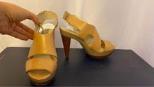Load image into Gallery viewer, Designer Camel Colored High Heel Shoes Size 6