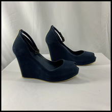 Load image into Gallery viewer, Designer Open Toe Wedges Size 6